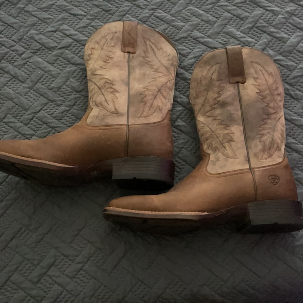 Boots - Picture 3 of 6